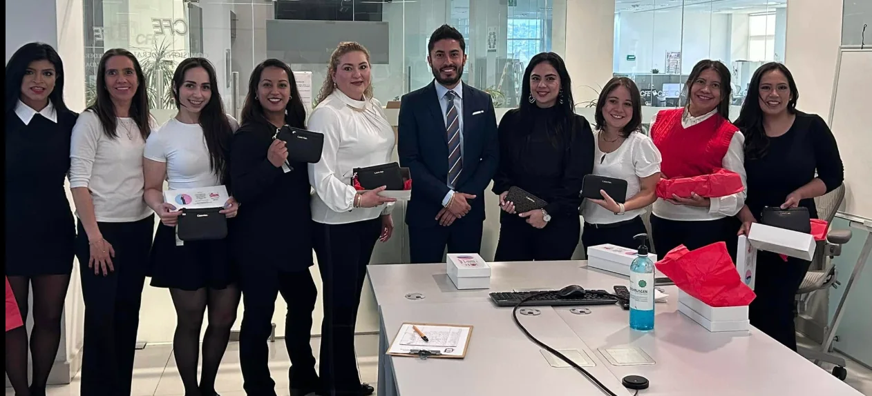 Entrega de presentes por el Día de las Madres 2024
