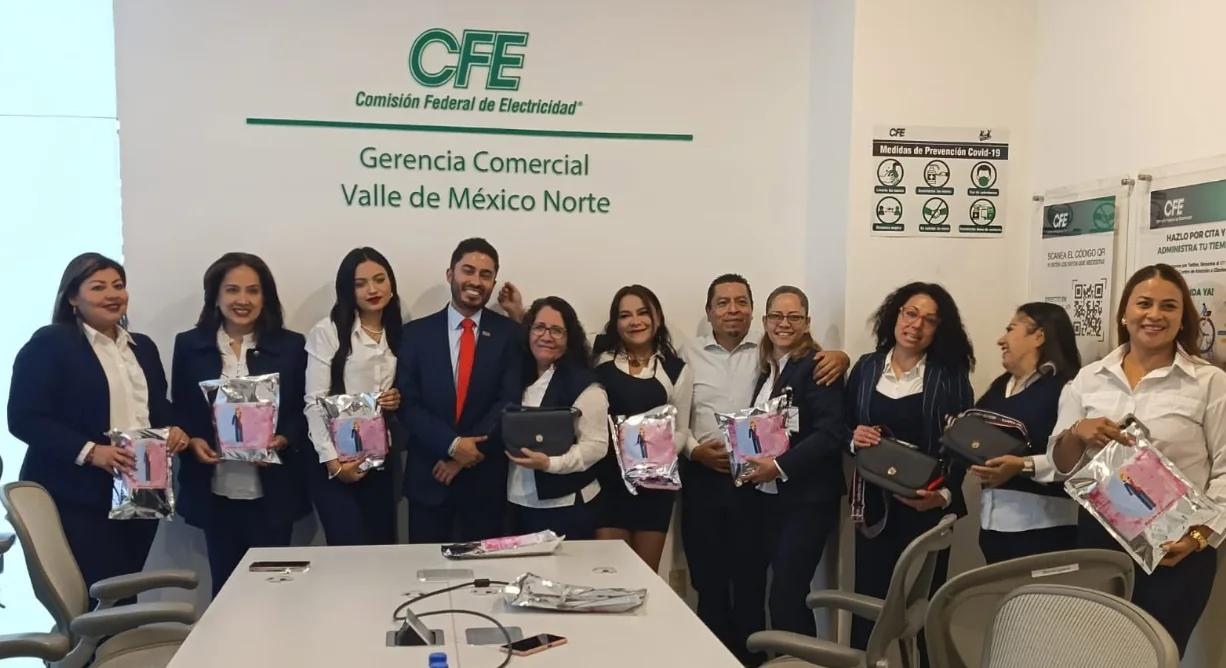 Entrega de presentes por el Día de las Madres 2025